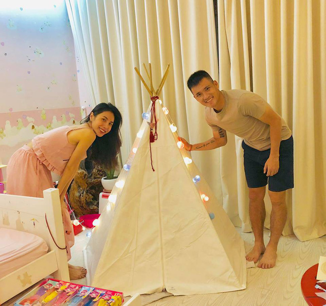 Hết cà khịa vợ, Công Vinh lại dắt Thủy Tiên đi ăn nhà hàng sang chảnh nhưng ăn xong mới thú nhận điều này-5