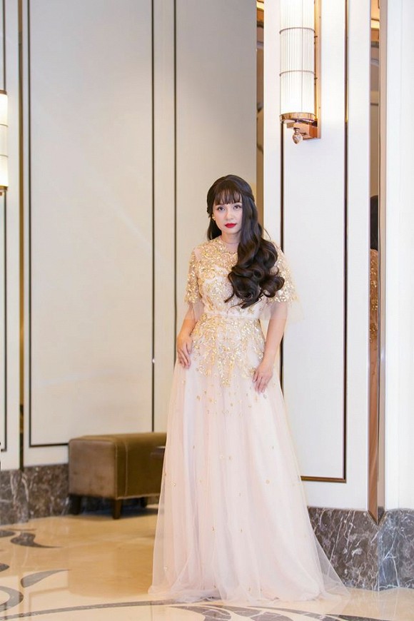 Nữ hoàng ảnh lịch Việt Trinh trẻ ra cả chục tuổi với tóc dài chấm hông-1