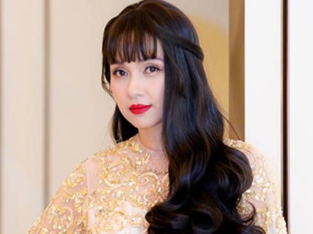 'Nữ hoàng ảnh lịch' Việt Trinh trẻ ra cả chục tuổi với tóc dài chấm hông