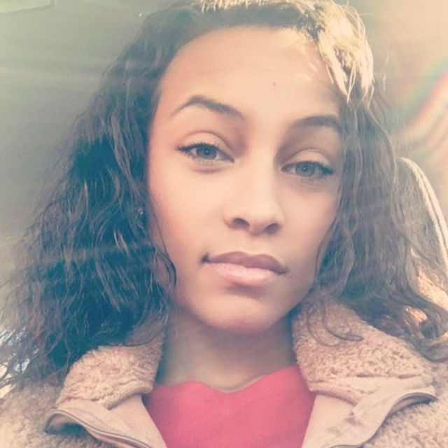 Cô gái nhắn tin cho người cha quá cố suốt 4 năm, bất ngờ nhận được hồi âm-1