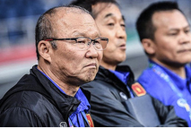 Toan tính trái ngược của thầy Park và HLV Nishino-1