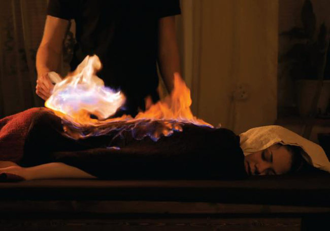 Tá hỏa” với phương pháp đốt lửa lên mặt để làm đẹp da: Chuyên gia lý giải tường tận thông tin ai nghe xong cũng giật mình-3