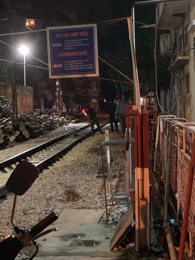 Một người tử nạn gần phố cà phê đường tàu-1