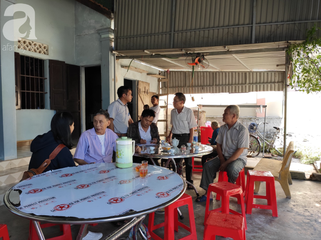 Câu hỏi xúc động của bé gái 5 tuổi nói với mẹ, ngày ngày chờ bố quay về trước khi bị mất liên lạc trên đường sang Anh-1