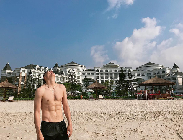 Lâm Tây và những lần khiến fangirl quê nhà xịt máu mũi: Body siêu chuẩn, cởi áo lần nào dậy sóng lần đó!-2