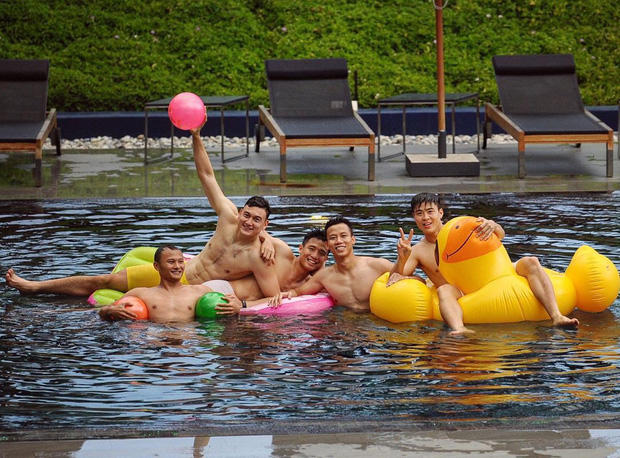 Lâm Tây và những lần khiến fangirl quê nhà xịt máu mũi: Body siêu chuẩn, cởi áo lần nào dậy sóng lần đó!-5