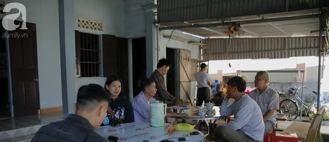 Tâm sự xót xa của ông bố trẻ trước lúc sang Anh rồi mất tích: Khi em trở về không biết bố mình có còn nữa không?-1