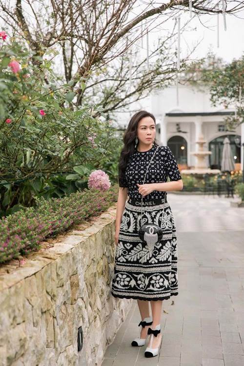 Cứ mỗi lần Phượng Chanel diện thứ này lên người là y như rằng lọt top mặc kém xinh-1