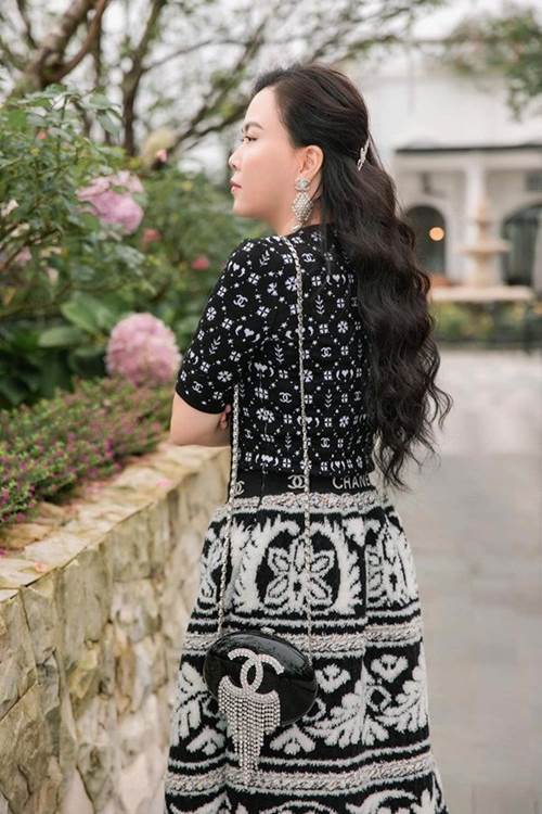 Cứ mỗi lần Phượng Chanel diện thứ này lên người là y như rằng lọt top mặc kém xinh-2