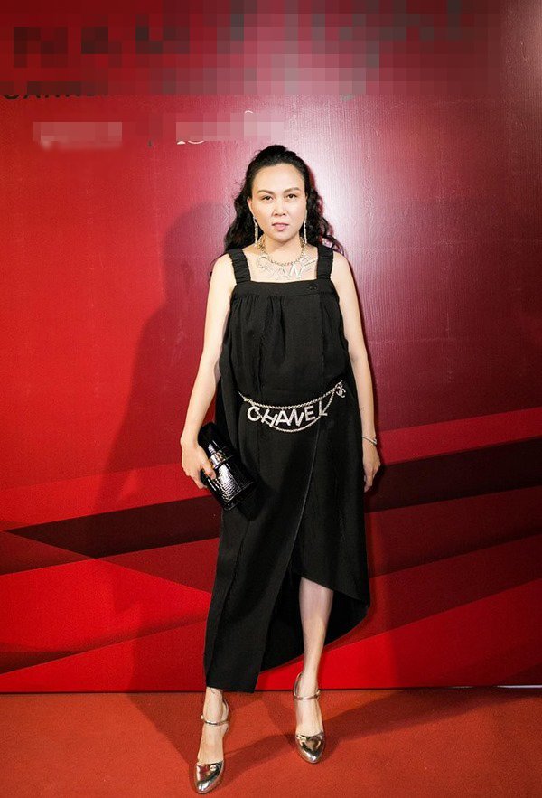 Cứ mỗi lần Phượng Chanel diện thứ này lên người là y như rằng lọt top mặc kém xinh-6