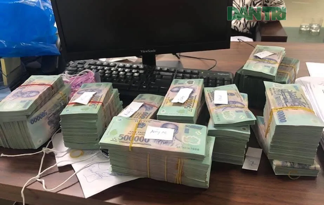 Khuân 1 hộp vàng, cõng bao tải tiền mặt đi mua căn nhà phố-3