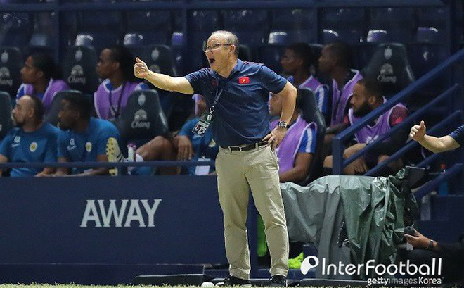 Fan Hàn Quốc hả hê khi thầy Park mạnh mẽ đáp trả HLV Nishino-1