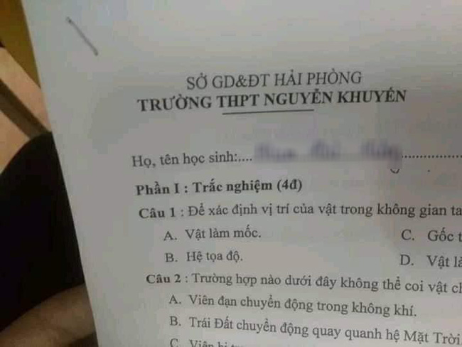 Bí quá nên điền bừa to be continued vào bài kiểm tra Lý, nam sinh bị thầy thẳng tay trừ ngay 1 điểm kèm lời nhận xét phũ thôi rồi-1