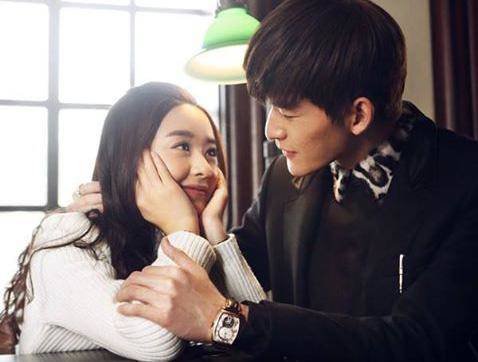 Khinh chồng tương lai nhà nghèo rách, tôi bàng hoàng giữa hôn lễ được mẹ chồng trao 5 cây vàng-1