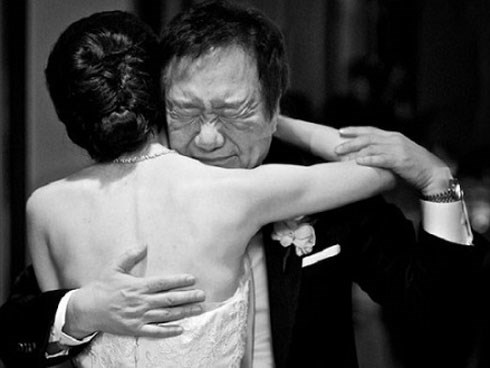 Mỗi lần sang chơi là bố vợ lại được nghe 