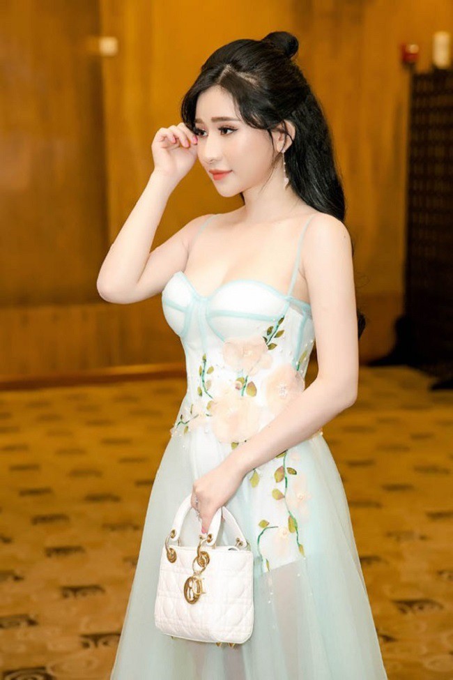 Những sao Việt có bạn gái nóng bỏng kém chục tuổi-14