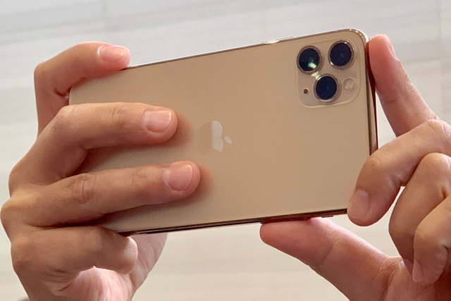 iPhone 11 chính hãng đã về kho, sẵn sàng bán ra-1