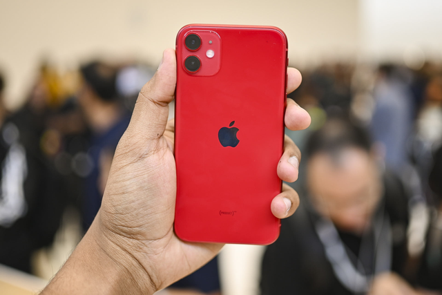 iPhone 11 chính hãng đã về kho, sẵn sàng bán ra-2