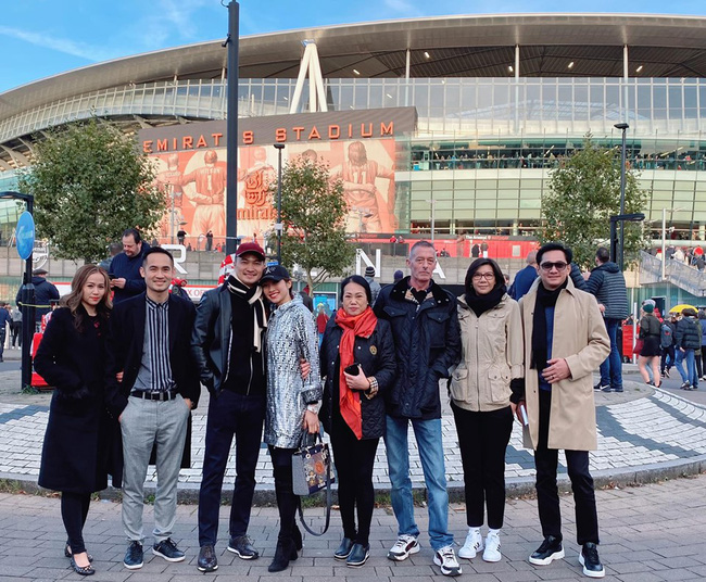 Chi Bảo và bạn gái kém 16 tuổi cùng đăng ảnh tình tứ trong chuyến du lịch chung-8