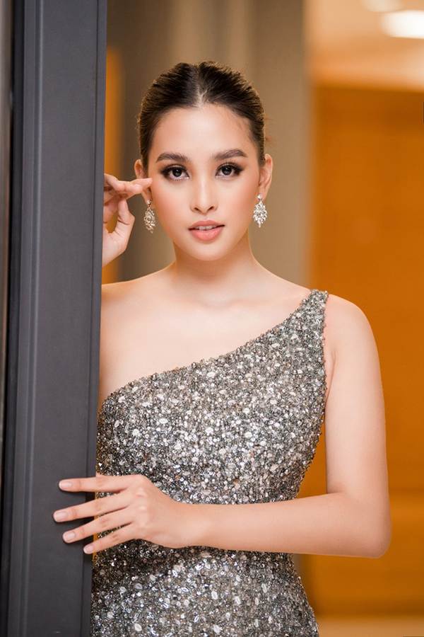 Xinh đẹp tựa nữ thần, Tiểu Vy đánh bật dàn sao đình đám giành giải Best Dress-2