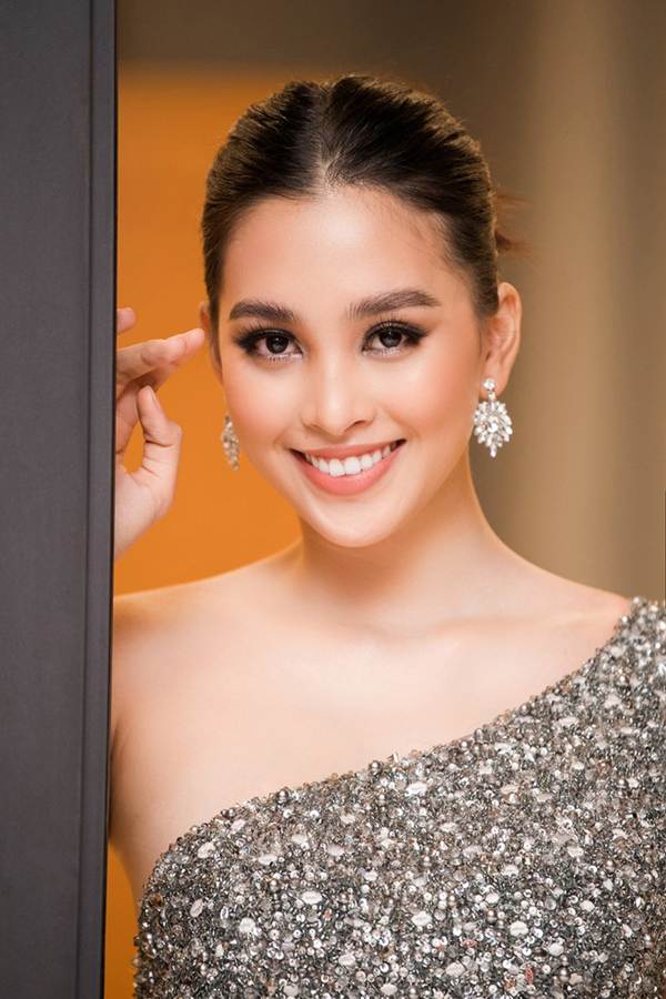 Xinh đẹp tựa nữ thần, Tiểu Vy đánh bật dàn sao đình đám giành giải Best Dress-3