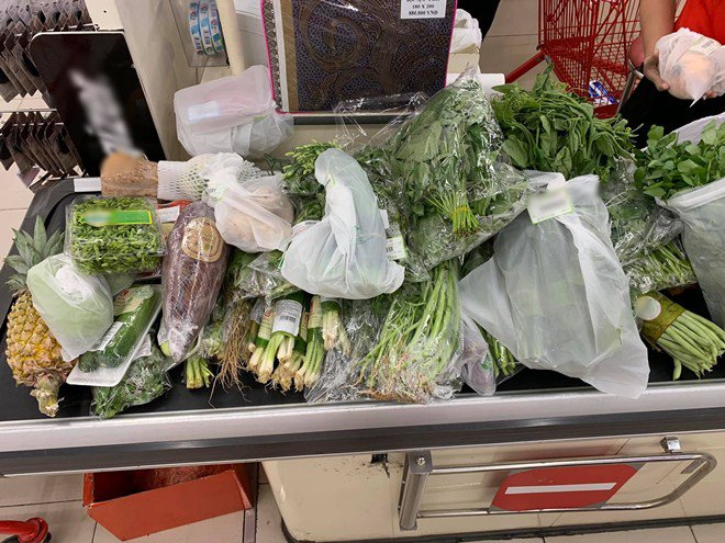 Gái một con Vân Trang vào bếp làm món đặc biệt, tá hoả với bình luận của chồng thiếu gia-2