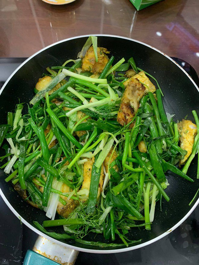 Gái một con Vân Trang vào bếp làm món đặc biệt, tá hoả với bình luận của chồng thiếu gia-5