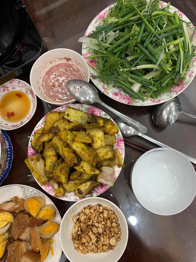 Gái một con Vân Trang vào bếp làm món đặc biệt, tá hoả với bình luận của chồng thiếu gia-6