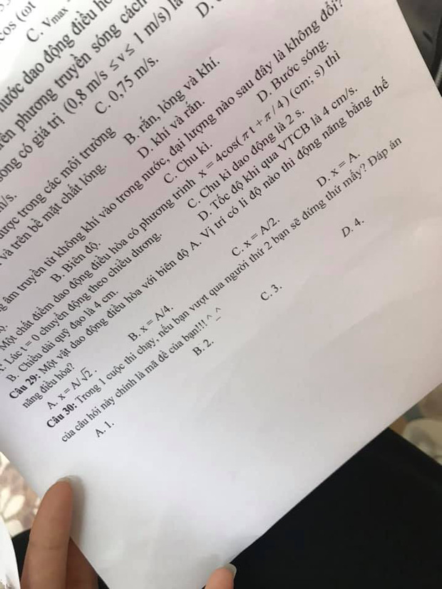 Khi giáo viên cao tay trị quay cóp bằng những mã đề bá đạo: Có đề chỉ khác nhau dấu chấm, có đề phải quét mã QR mới đọc được-7
