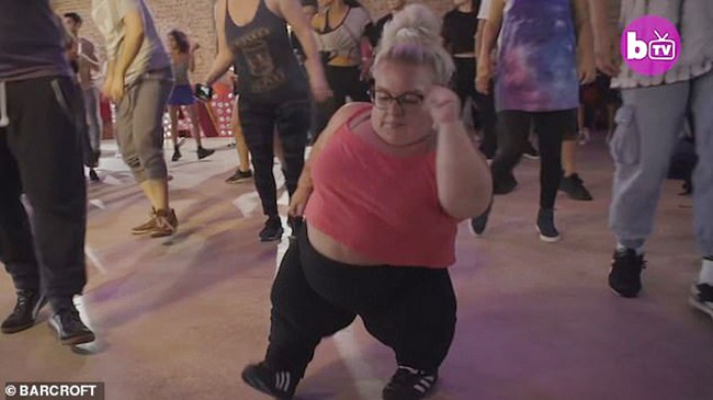 Sở hữu ngoại hình nấm lùn, cô gái sống trong bóng tối suốt cả cuộc đời suýt tự tử, cuối cùng tự vực dậy mình khiến ai cũng ngưỡng mộ-2