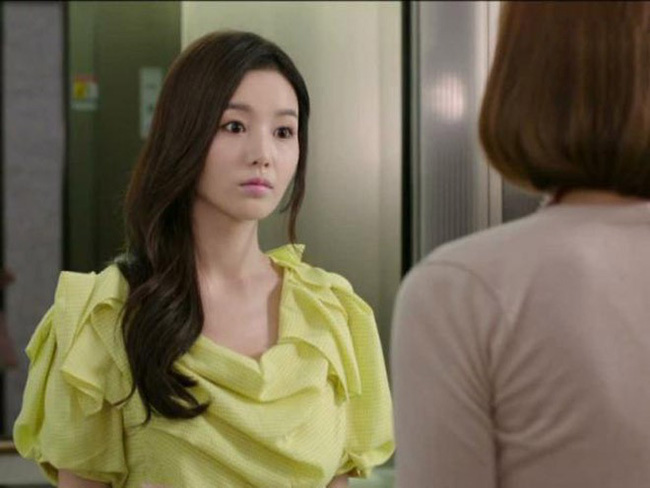 Chồng bị bắt quả tang ăn vụng ngay giữa phố nhưng cách xử lý của vợ mới gây chú ý-2