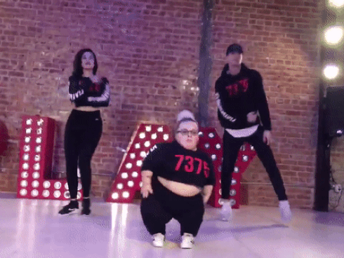 Cô gái trẻ cầm bó hoa hồng lên sân thượng tầng 30 tự tử, nguyên nhân khiến cô nghĩ quẩn khiến dân mạng vừa giận, vừa thương-7