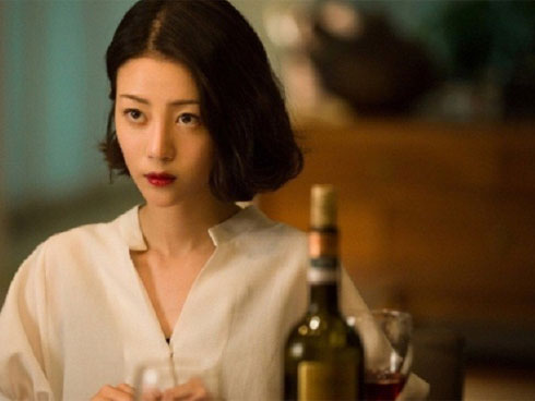 Đúng hôm giỗ bố chồng, vừa thấy cảnh vợ địu con nấu nướng, chồng tôi đã hất tung tất cả rồi kéo vợ bỏ đi trước mặt cả nhà-3