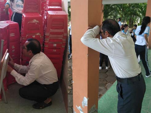 Đang dạy về gió bỗng thầy giáo quay ra viết thơ, đọc vào mới biết hóa ra là đang Ế nên mượn thơ tỏ tình mùa Đông-3