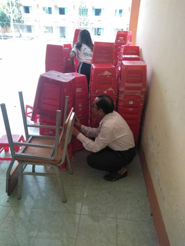 Đang dạy tự nhiên rủ học sinh chơi trốn tìm, thầy giáo trường người ta quả nhiên siêu dễ thương và lầy lội nhất quả đất!-1