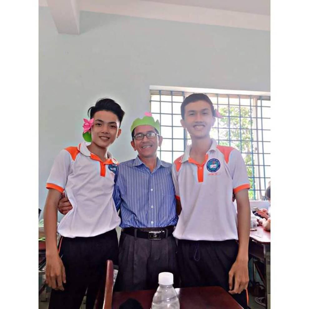 Đang dạy tự nhiên rủ học sinh chơi trốn tìm, thầy giáo trường người ta quả nhiên siêu dễ thương và lầy lội nhất quả đất!-5