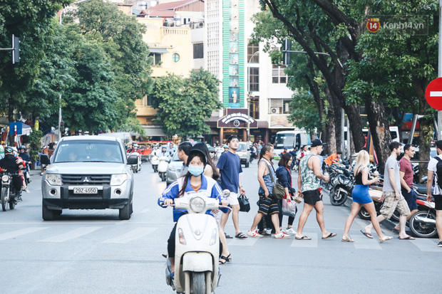 Người Hà Nội nói gì trước đề xuất cấm phương tiện lưu thông quanh Hồ Hoàn Kiếm trong 1 tháng?-5