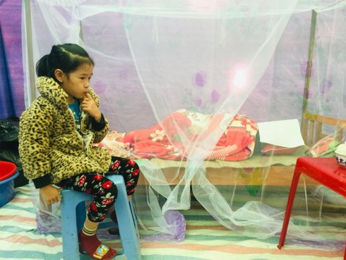 Xót thương cô giáo tử vong vì tai nạn không có nổi chiếc quan tài, con trai sốc nhập viện, con gái thẫn thờ bên thi thể mẹ