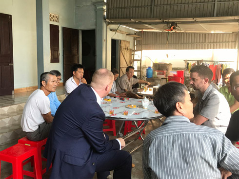 Vụ gia đình mất liên lạc với con đi Anh: Cò mồi” cắt liên lạc-3