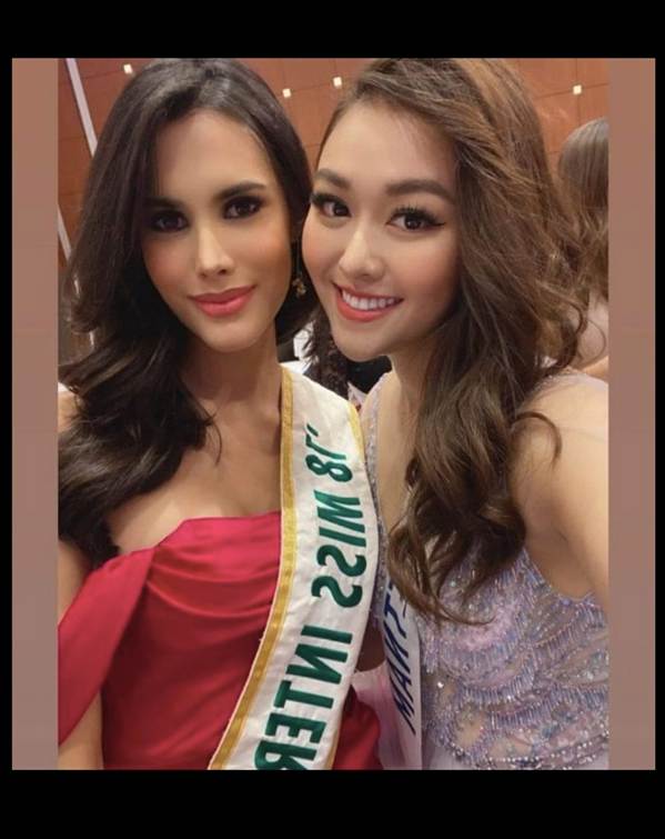 Tường San xinh đẹp đọ sắc cùng đương kim Hoa hậu Quốc tế ở họp báo-7