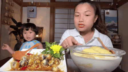 Trong chúng ta ai cũng có một người như bé Sa: Ngửi thấy mùi sầu riêng thôi đã chạy 8 hướng, huống gì là ăn thử-3