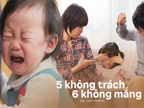 Con trai 7 tuổi đứng từ trên cao đổ mực xuống dưới làm bẩn quần áo của nhiều người, bố mẹ đã có cách sửa lỗi rất đáng khen-6