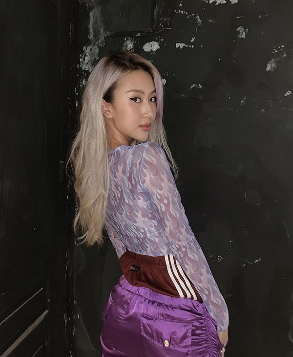 Sau Chi Pu, đến lượt Quỳnh Anh Shyn gây khó hiểu với quần 2 cạp lạ lùng-6