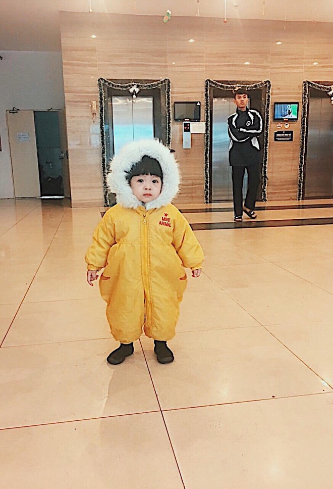 Mẹ là fan ruột” của phim kinh dị, con trai 2 tuổi hóa nhân vật rùng rợn khiến tất cả hoảng sợ-4