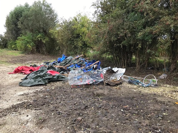 Nghi thức của người Việt trước các chuyến xe vượt biên mỗi đêm-10