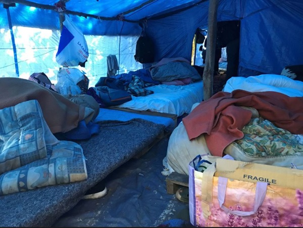 Nghi thức của người Việt trước các chuyến xe vượt biên mỗi đêm-20