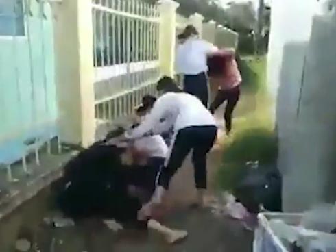 Phụ huynh tố thầy giáo đánh học sinh bầm tím mặt, nhà trường nói gì?-2