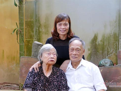 Cô giáo thử thách bố mẹ đoán con trong hàng loạt Vô Diện giống nhau y xì đúc vào ngày Halloween, hài nhất là chi tiết tìm con mắt 2 mí-4