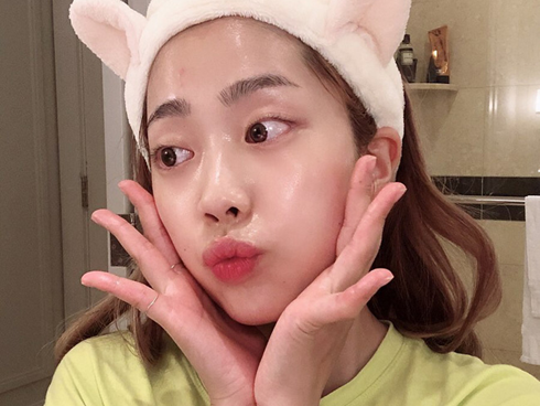 Theo bác sĩ: Đừng ham hố dùng nhiều sản phẩm skincare, chăm sóc đơn giản với vài bước sau là da đã đẹp miễn bàn-4