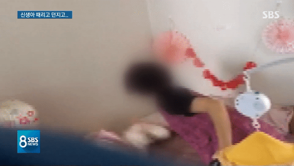 Phẫn nộ bảo mẫu đánh đập bé gái mới 25 ngày tuổi suốt 1 tiếng rưỡi chỉ vì đứa trẻ nấc cụt và khóc không ngừng-2